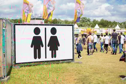 Summerfestival_signing on fencing